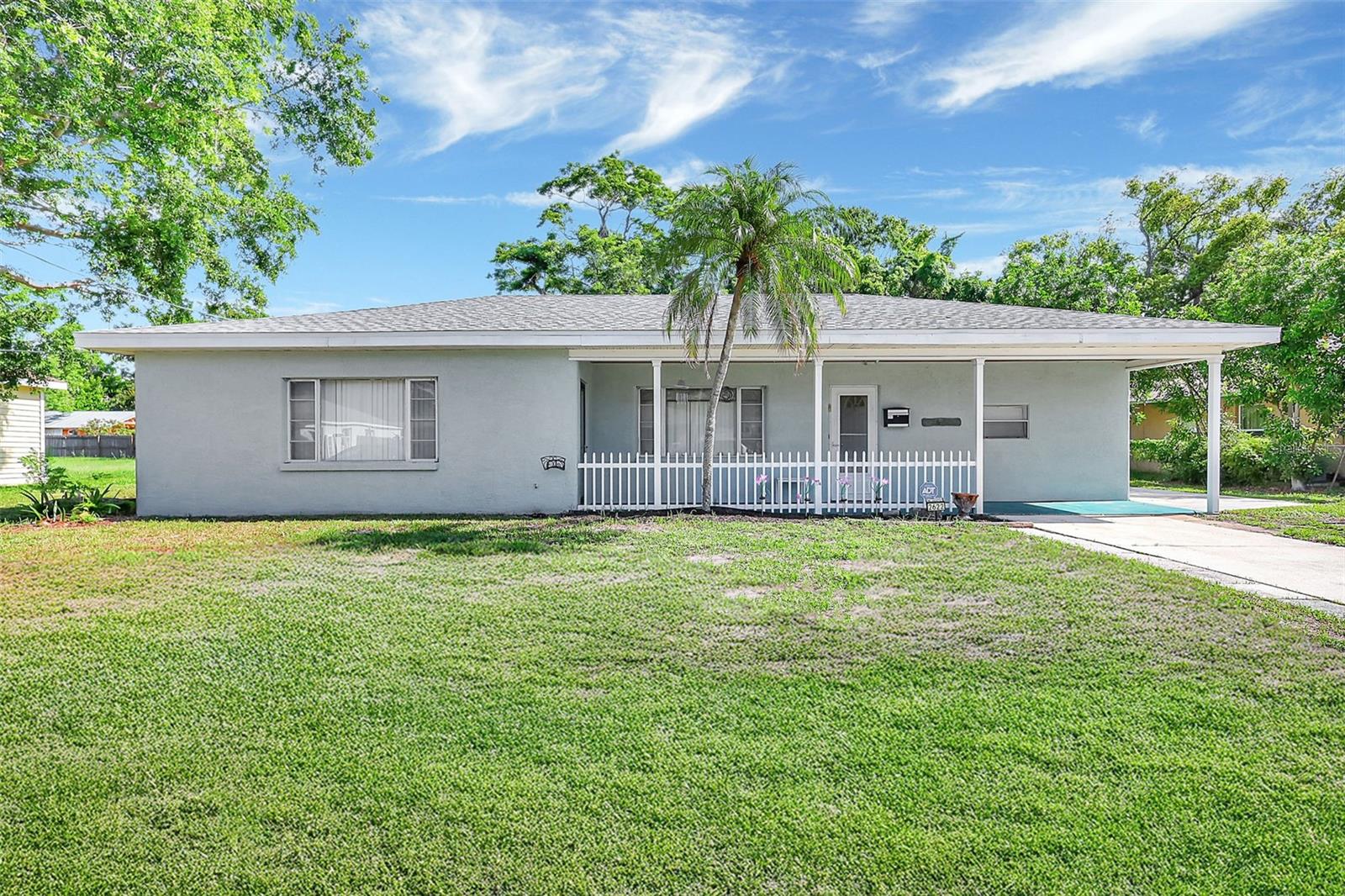 Image 2 of 32 For 2622 11th Avenue W