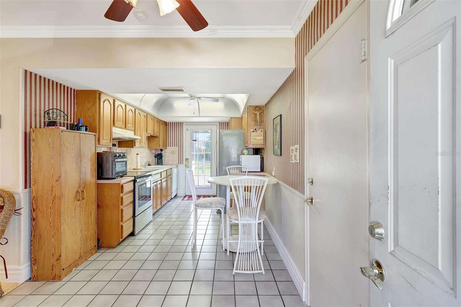 Image 6 of 32 For 2622 11th Avenue W