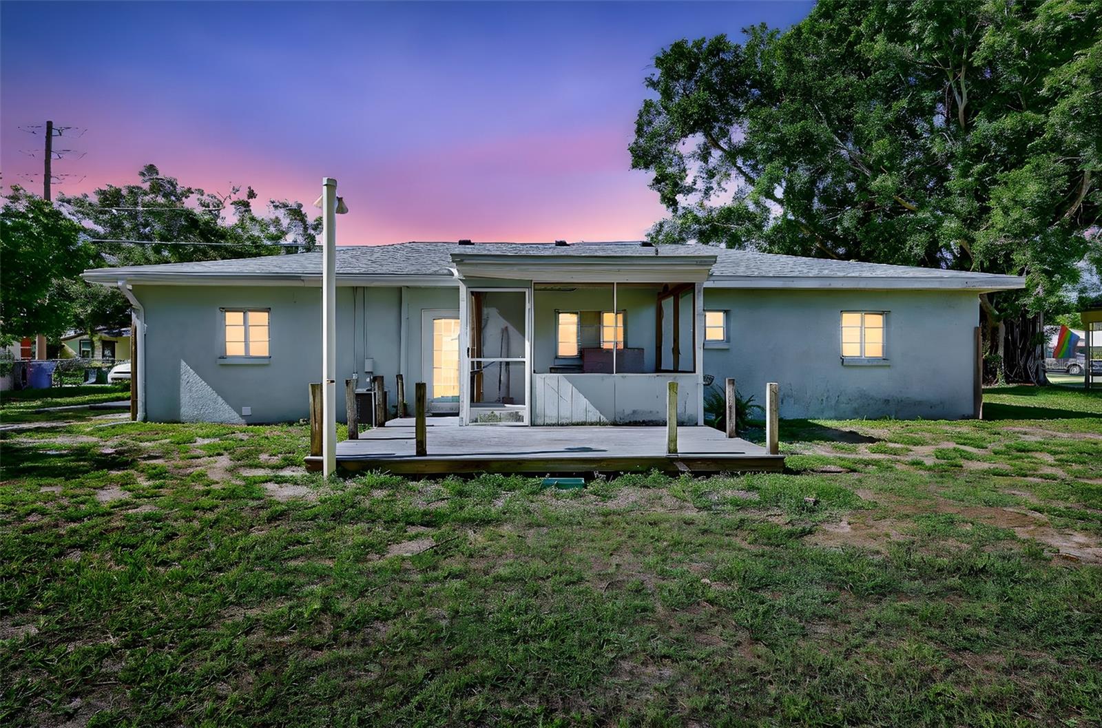 Image 9 of 32 For 2622 11th Avenue W