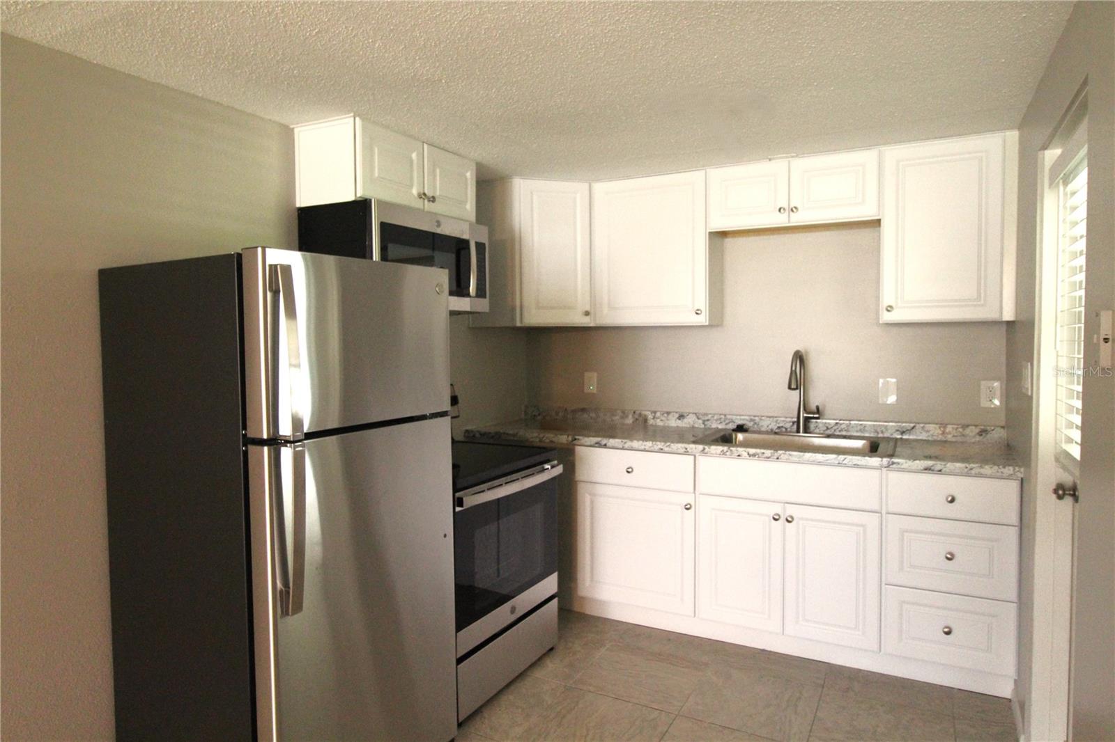Image 2 of 17 For 416 Briarwood Road