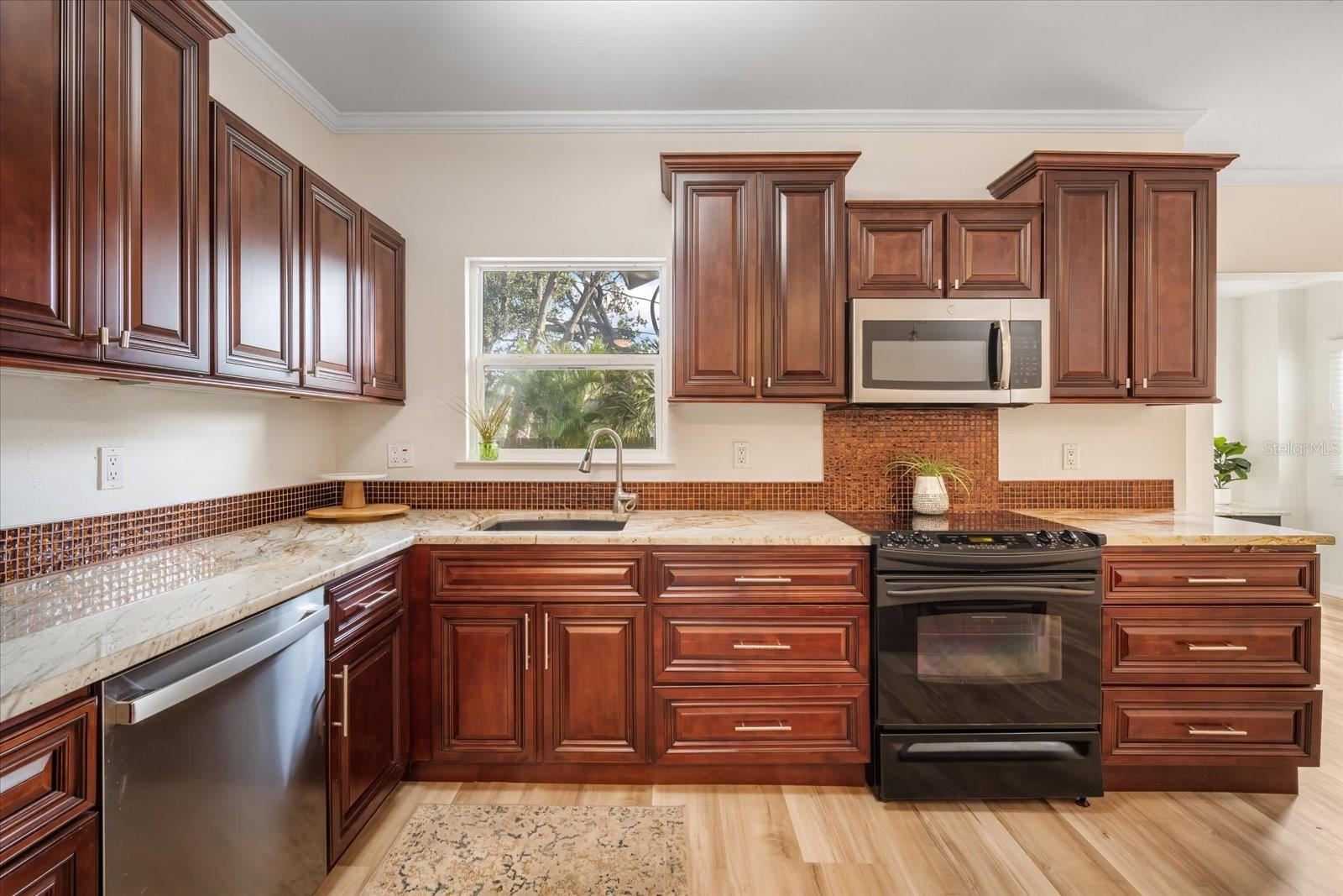 Image 10 of 38 For 520 27th Street W