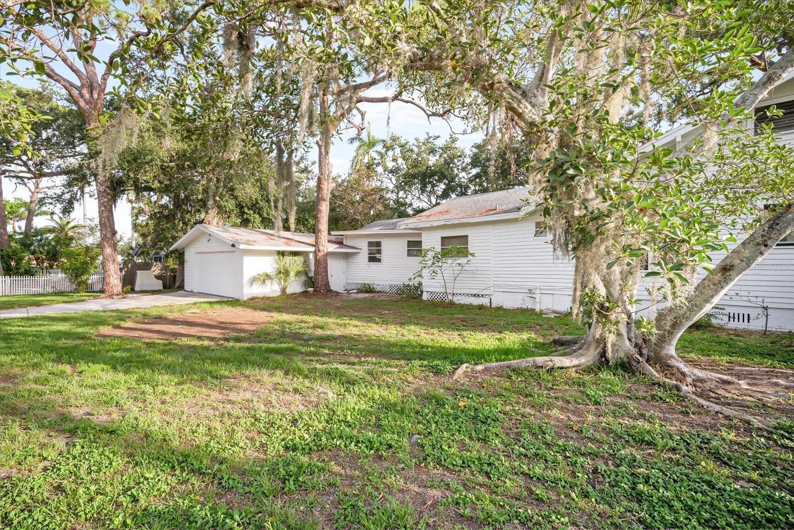 Image 2 of 38 For 520 27th Street W