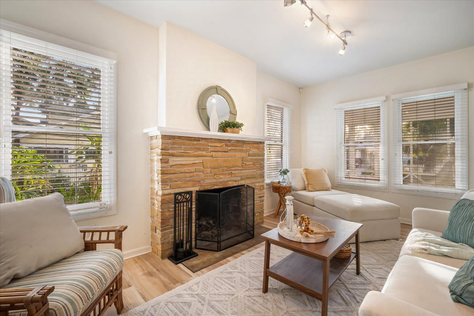 Image 4 of 38 For 520 27th Street W