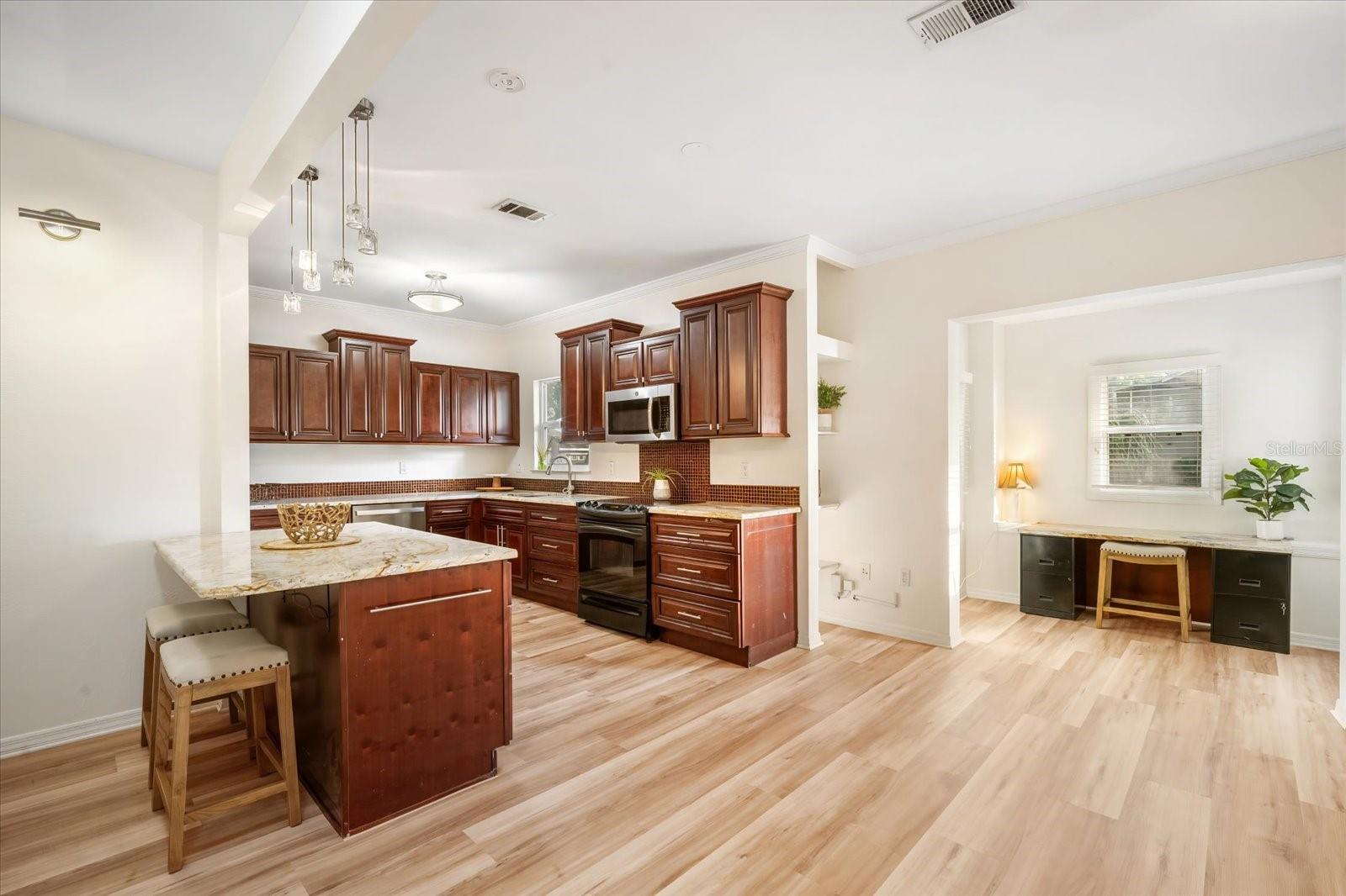 Image 7 of 38 For 520 27th Street W