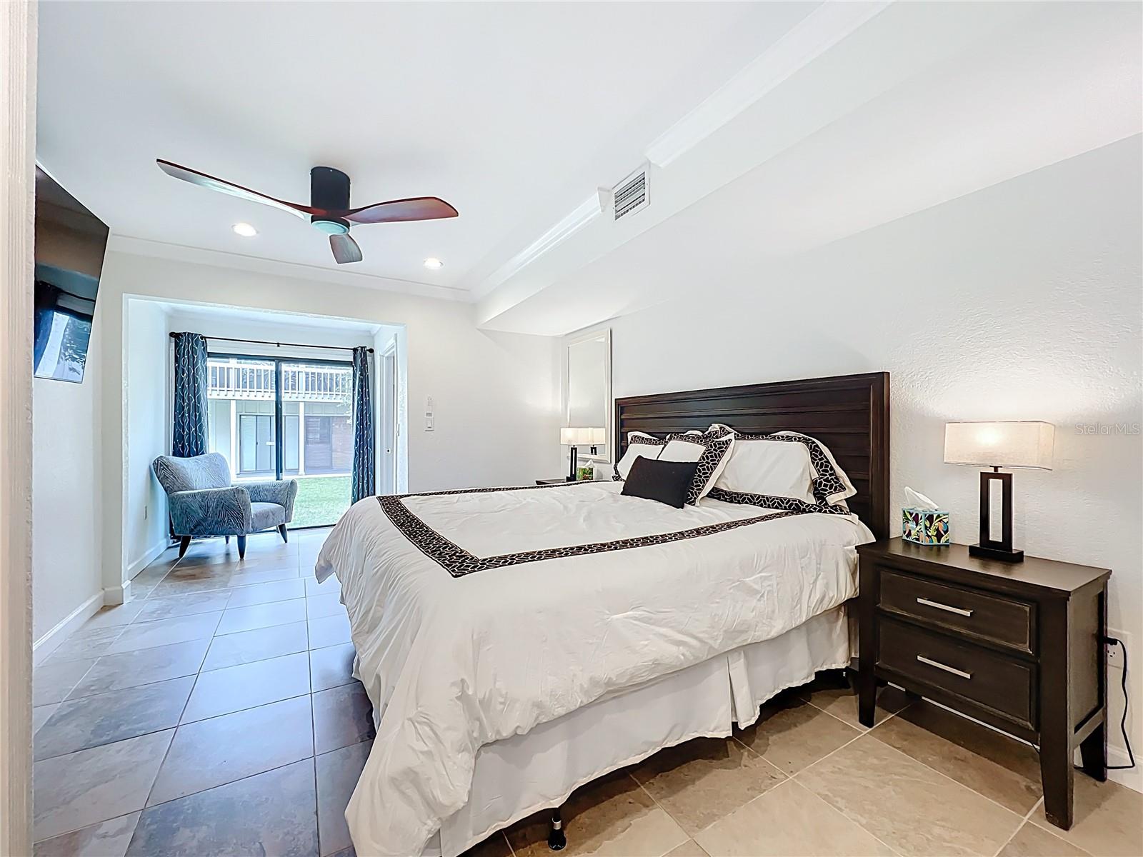 Image 23 of 42 For 2220 Bahia Vista Street G-4