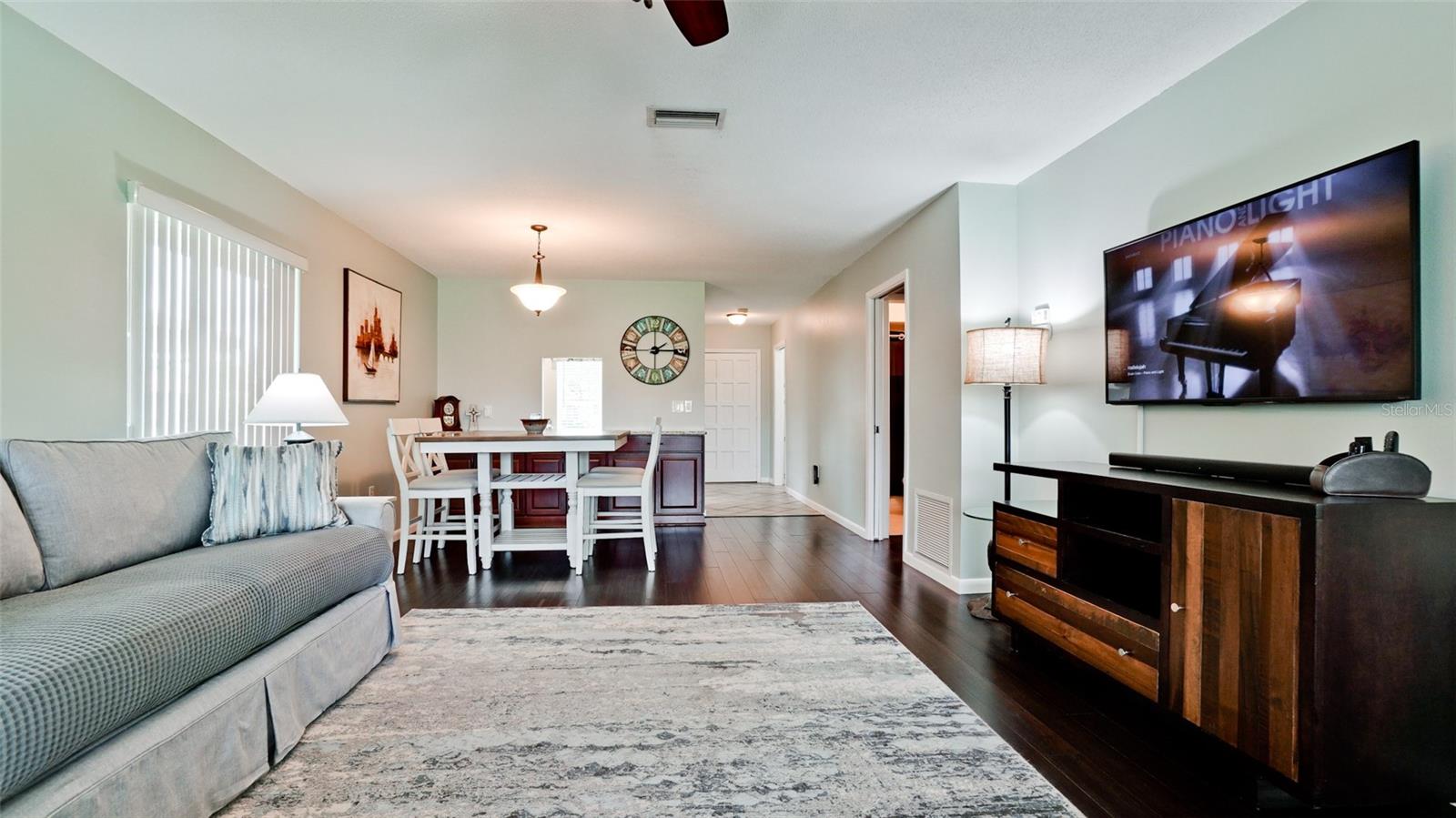 Image 15 of 36 For 3305 Notre Dame Place 3305