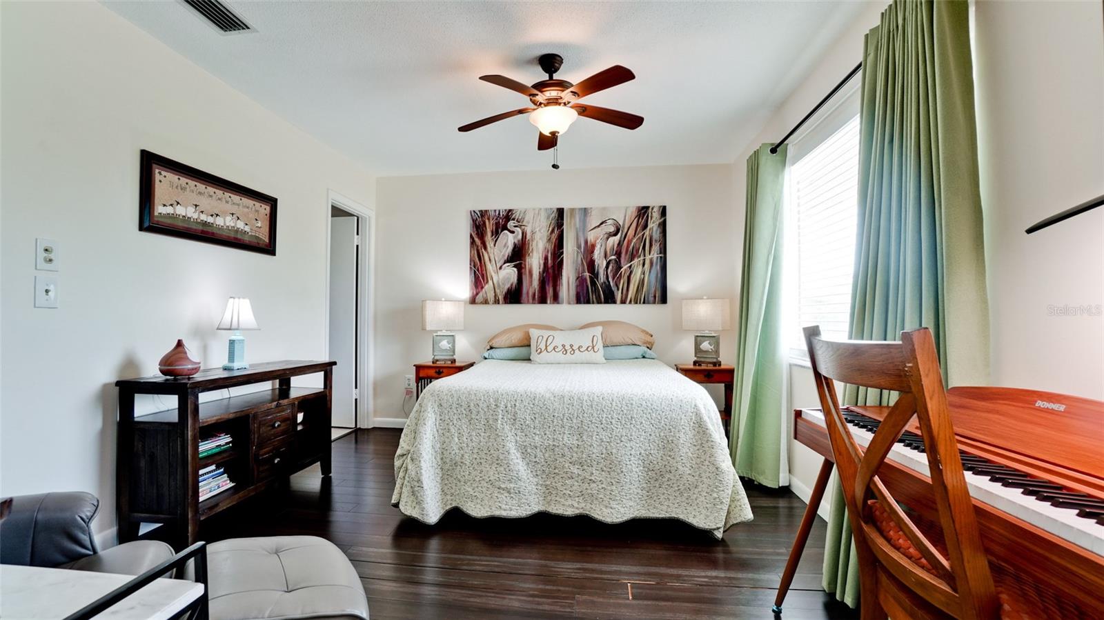 Image 18 of 36 For 3305 Notre Dame Place 3305