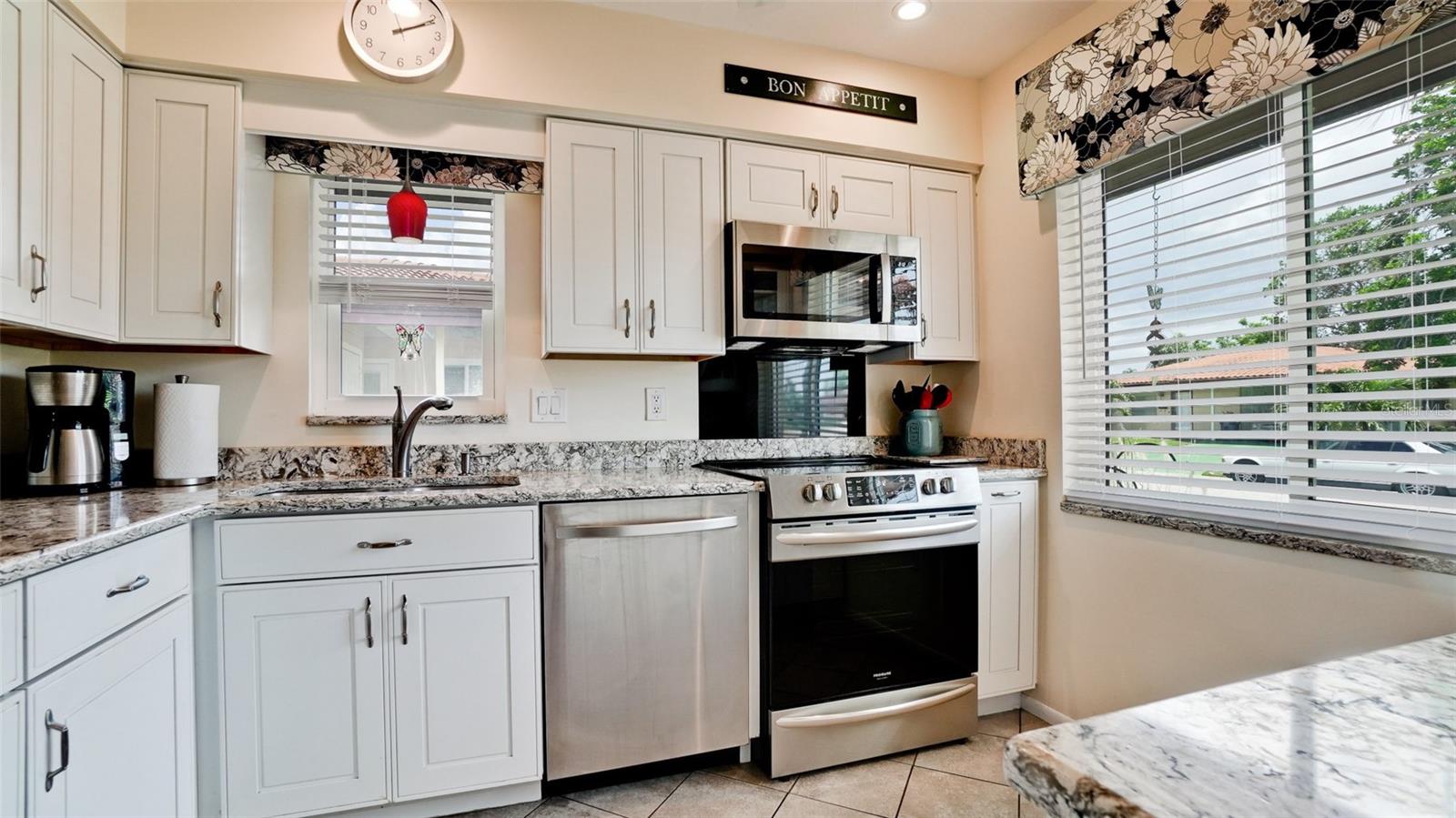 Image 4 of 36 For 3305 Notre Dame Place 3305