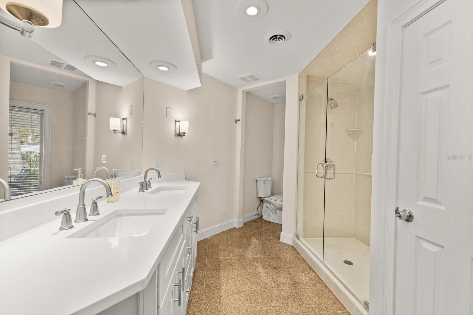 Image 39 of 63 For 2401 Riverview Boulevard