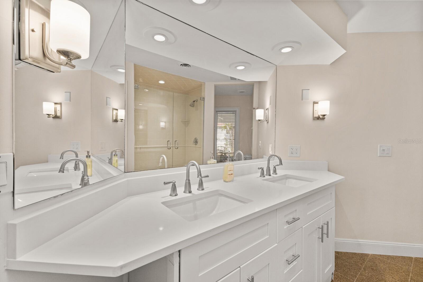 Image 40 of 63 For 2401 Riverview Boulevard