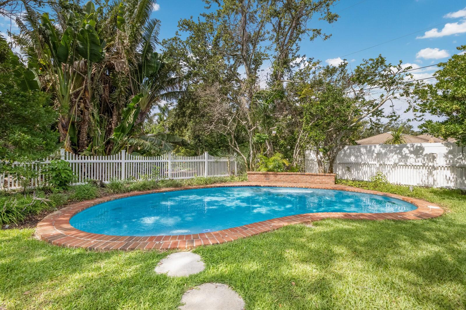 Image 47 of 63 For 2401 Riverview Boulevard
