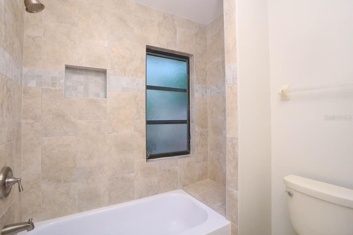 Image 18 of 36 For 5319 Myrtle Wood  48