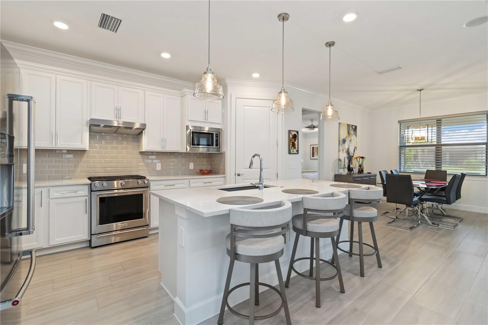 Image 16 of 79 For 7758 Summerland Cove