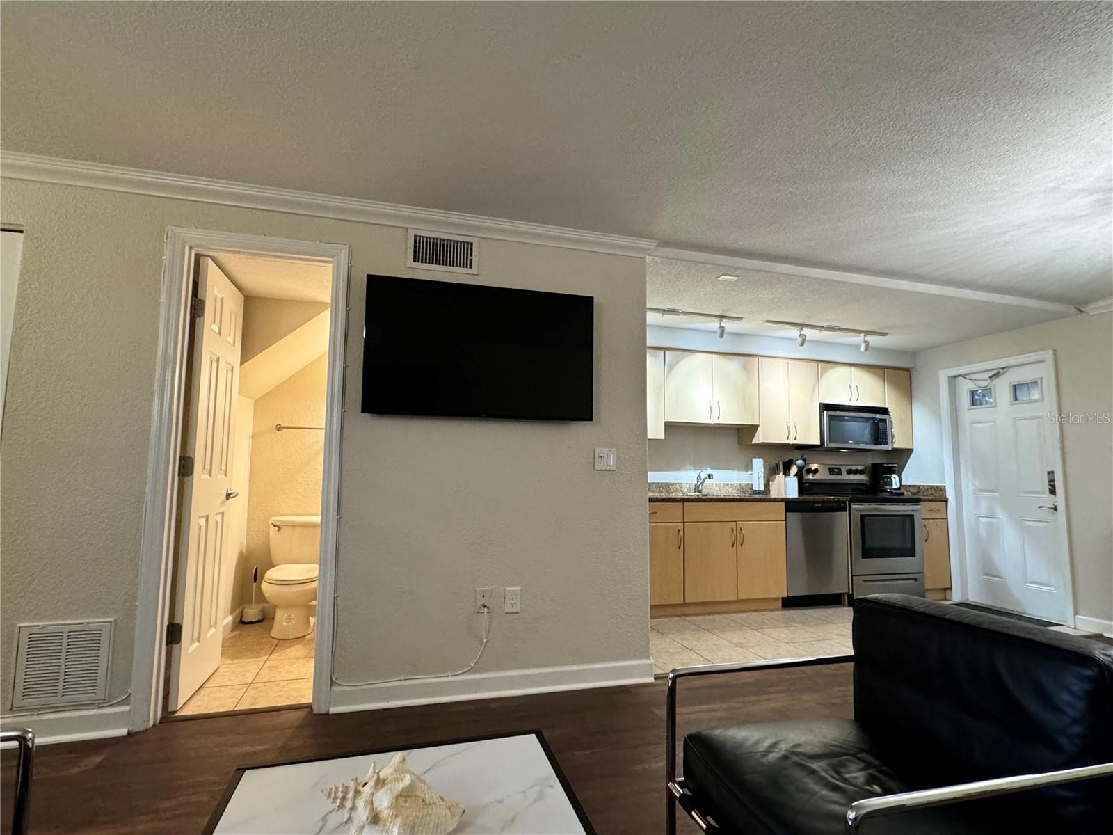Image 4 of 40 For 960 Highland Street B-3