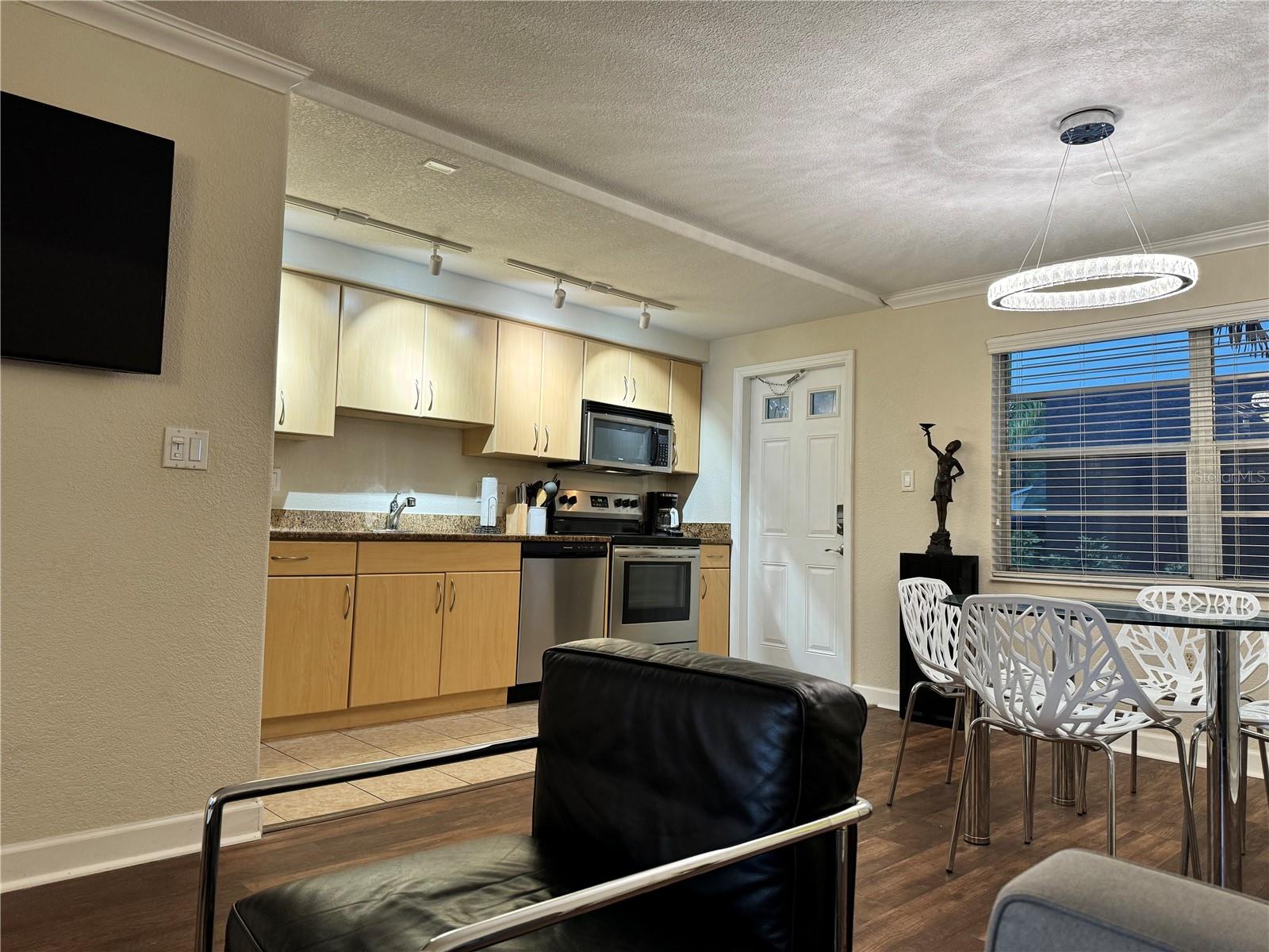 Image 7 of 40 For 960 Highland Street B-3