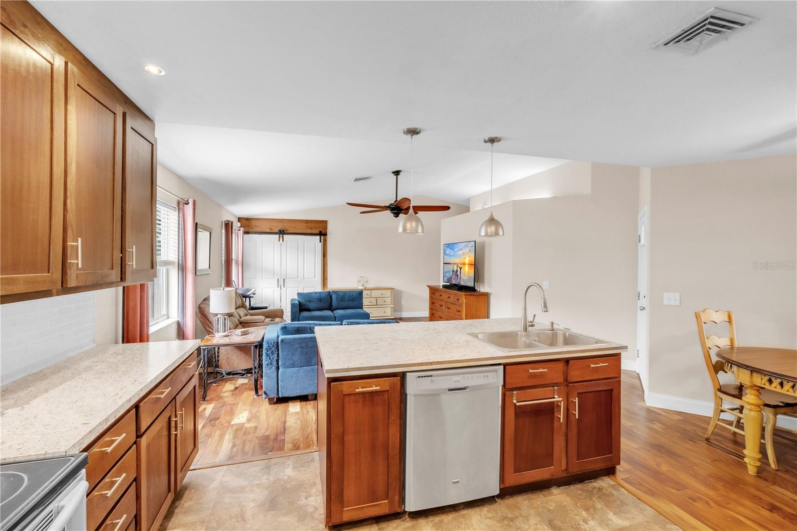 Image 11 of 35 For 2218 Woodmere Rd
