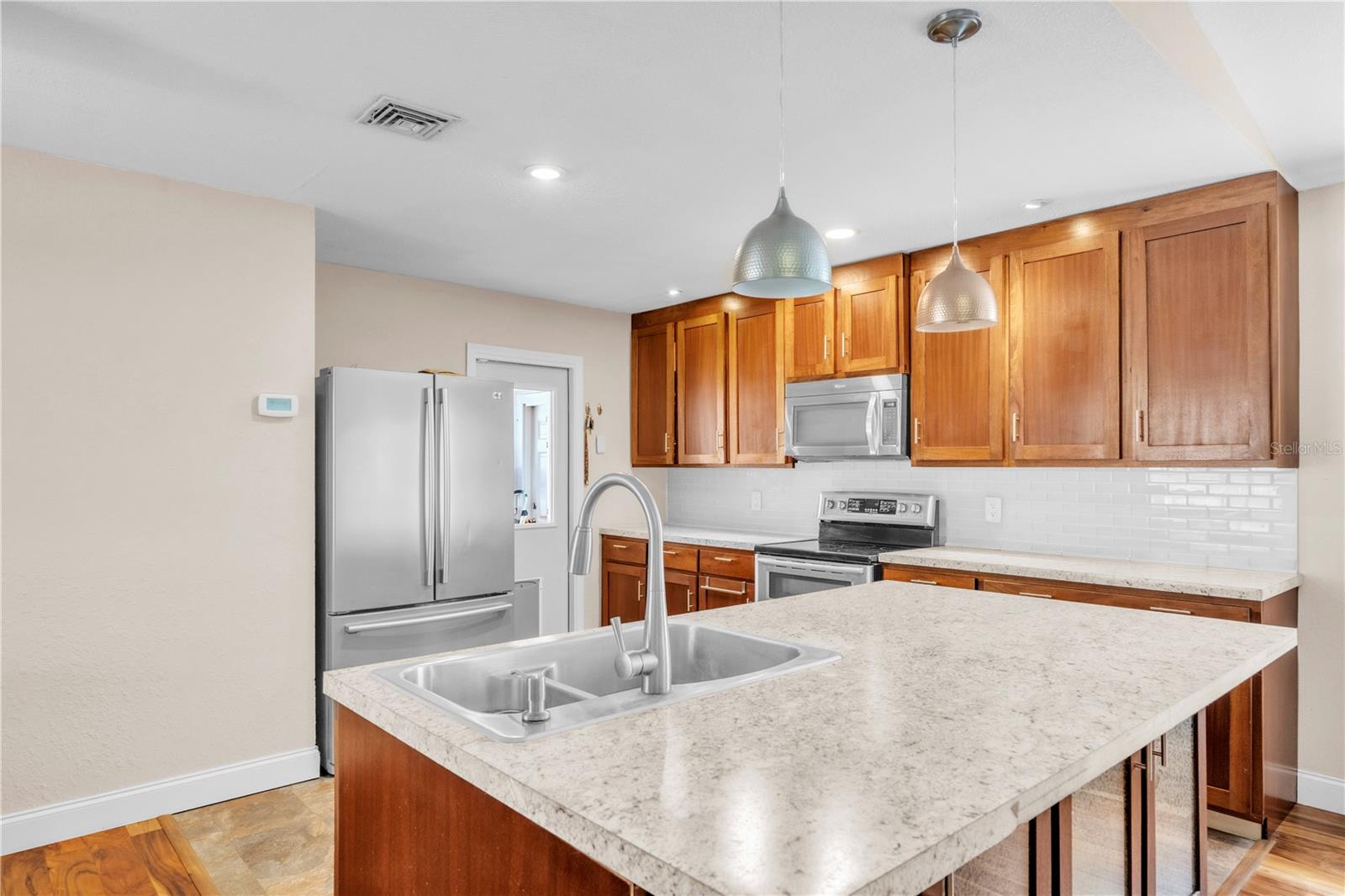 Image 12 of 35 For 2218 Woodmere Rd