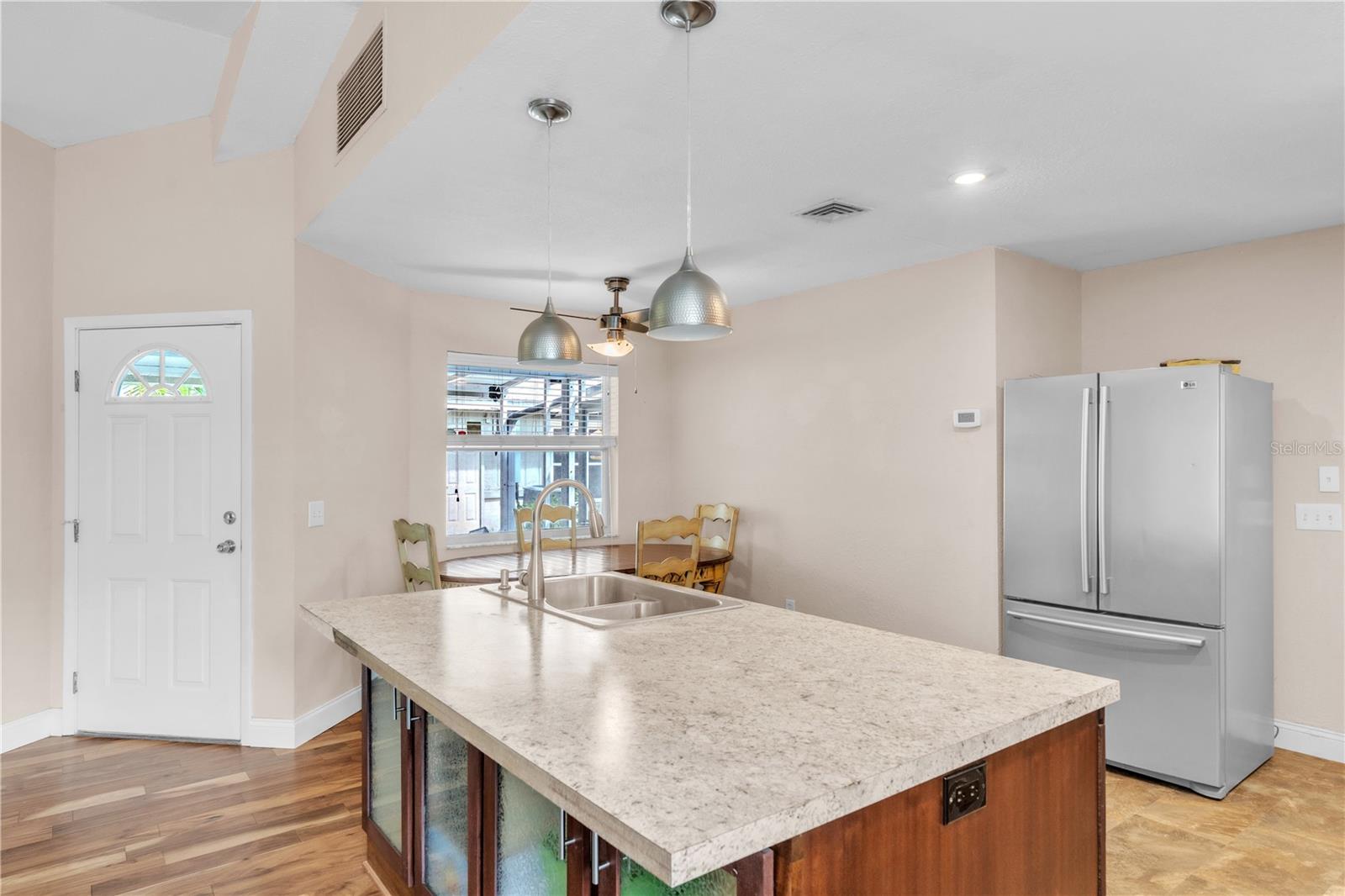Image 13 of 35 For 2218 Woodmere Rd