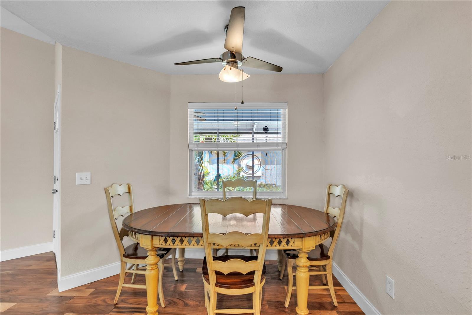 Image 16 of 35 For 2218 Woodmere Rd