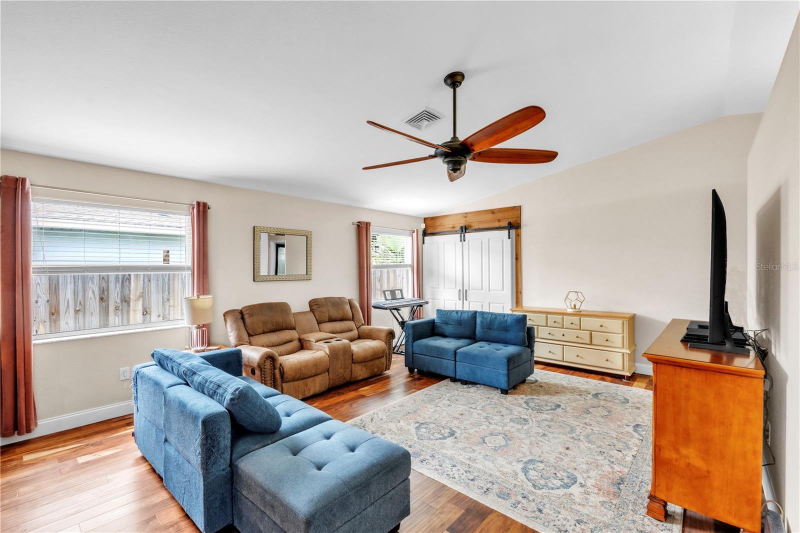 Image 6 of 35 For 2218 Woodmere Rd