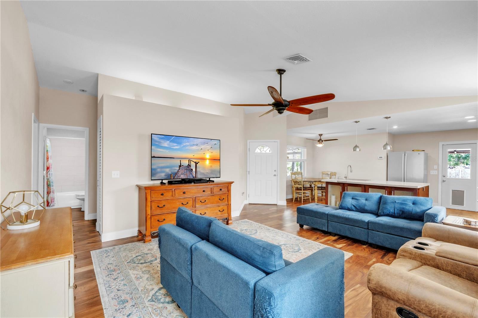 Image 7 of 35 For 2218 Woodmere Rd