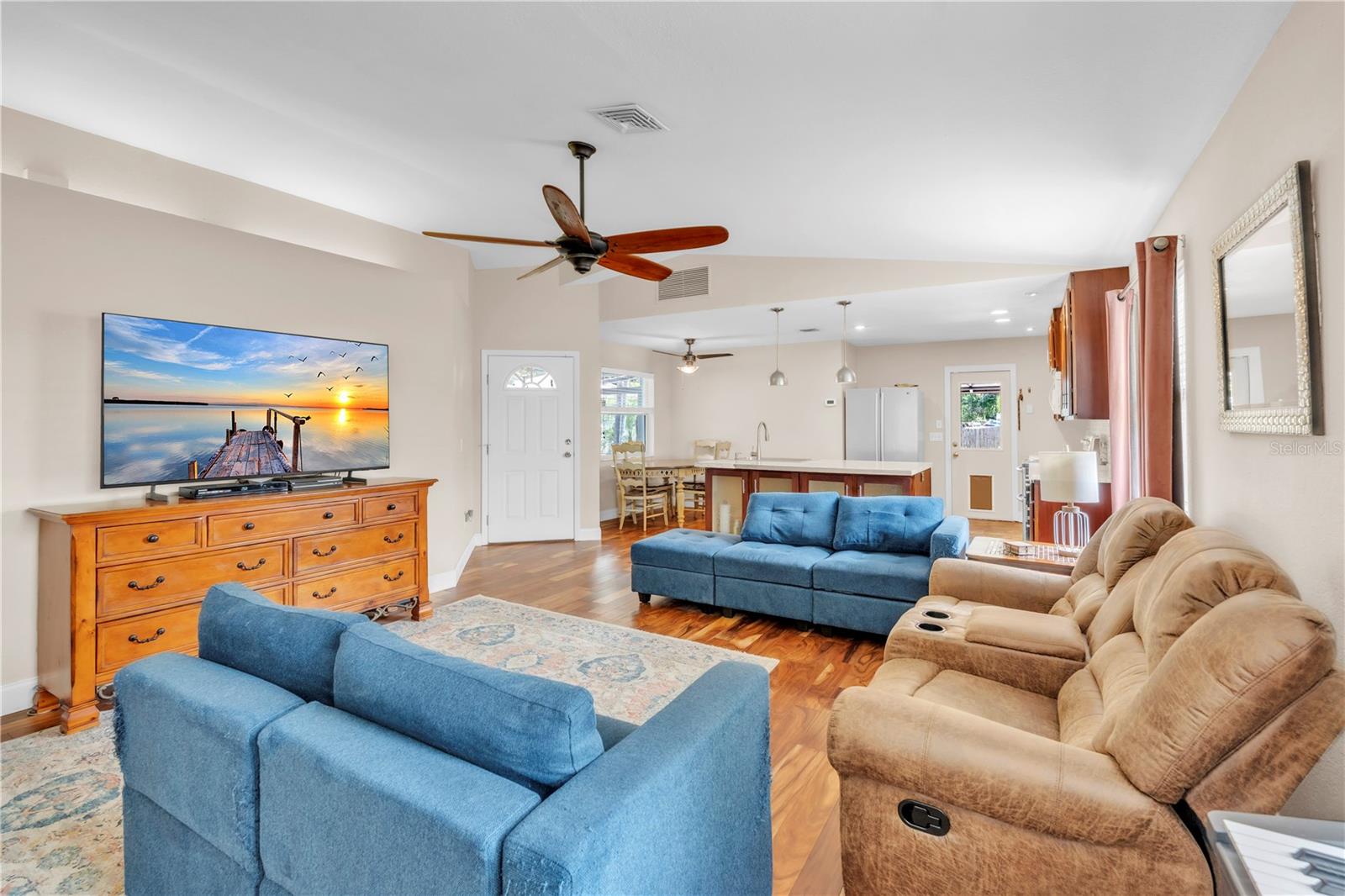 Image 8 of 35 For 2218 Woodmere Rd