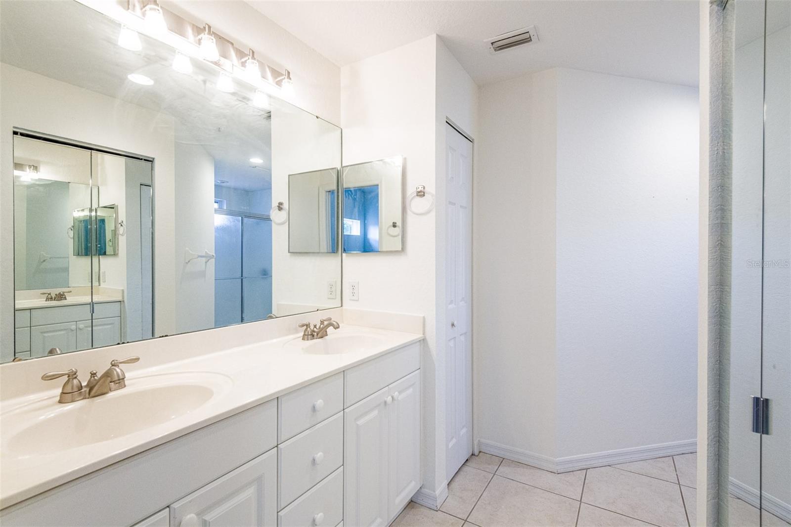 Image 21 of 27 For 7137 Cedar Hollow Circle