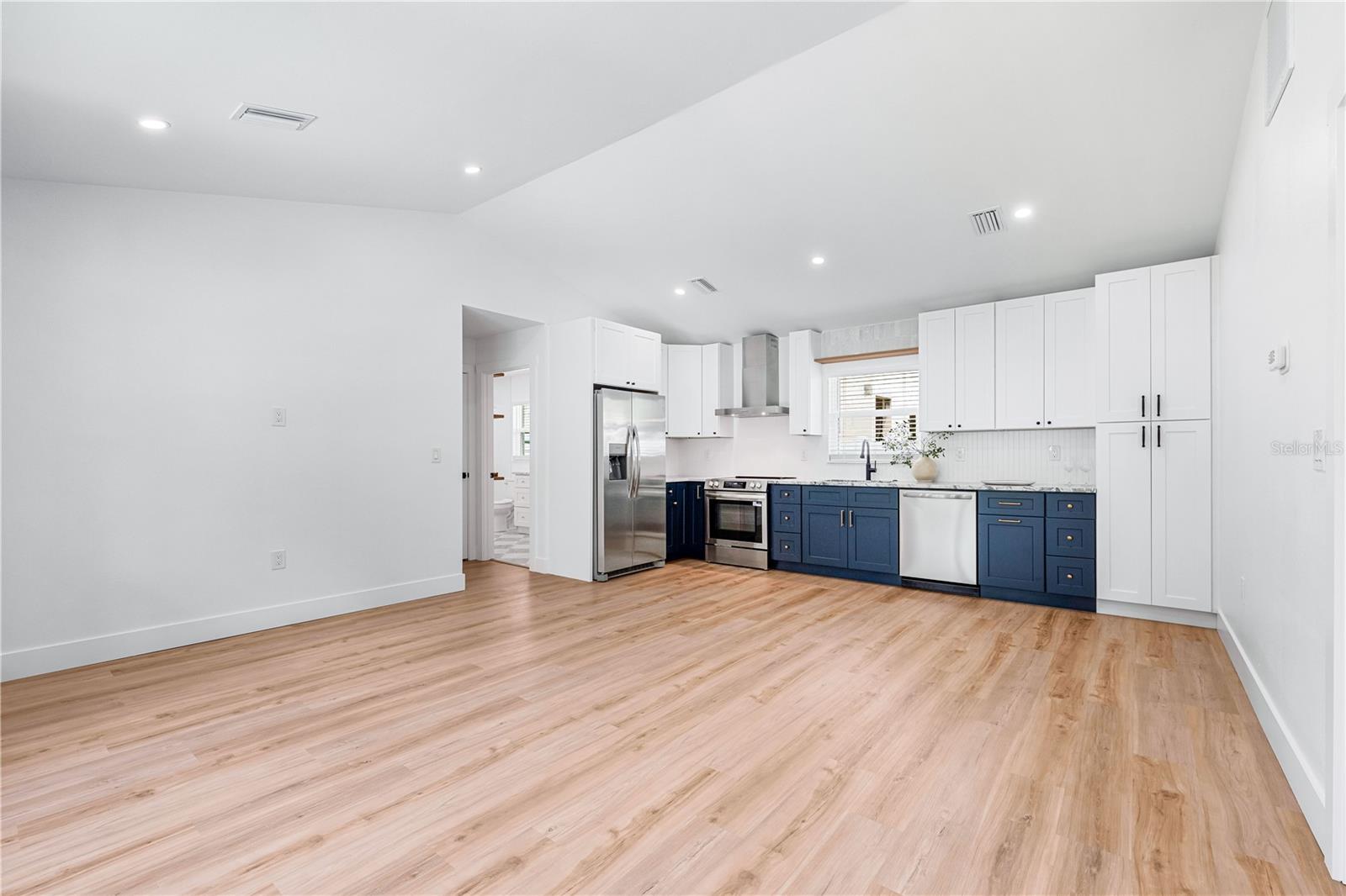 Image 4 of 68 For 3606 7th Avenue W