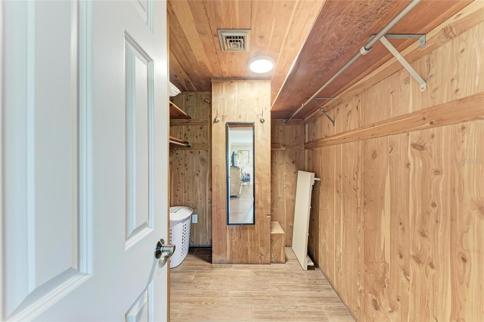 Image 36 of 70 For 733 Holly Road