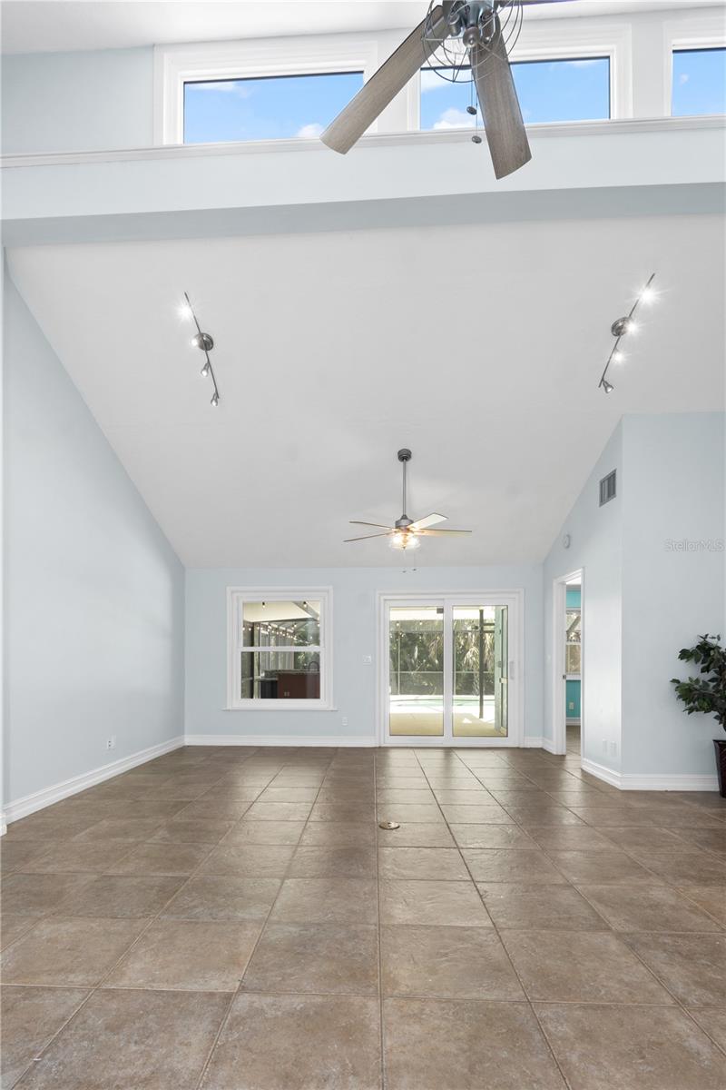 Image 13 of 37 For 3915 Meadow Creek Drive