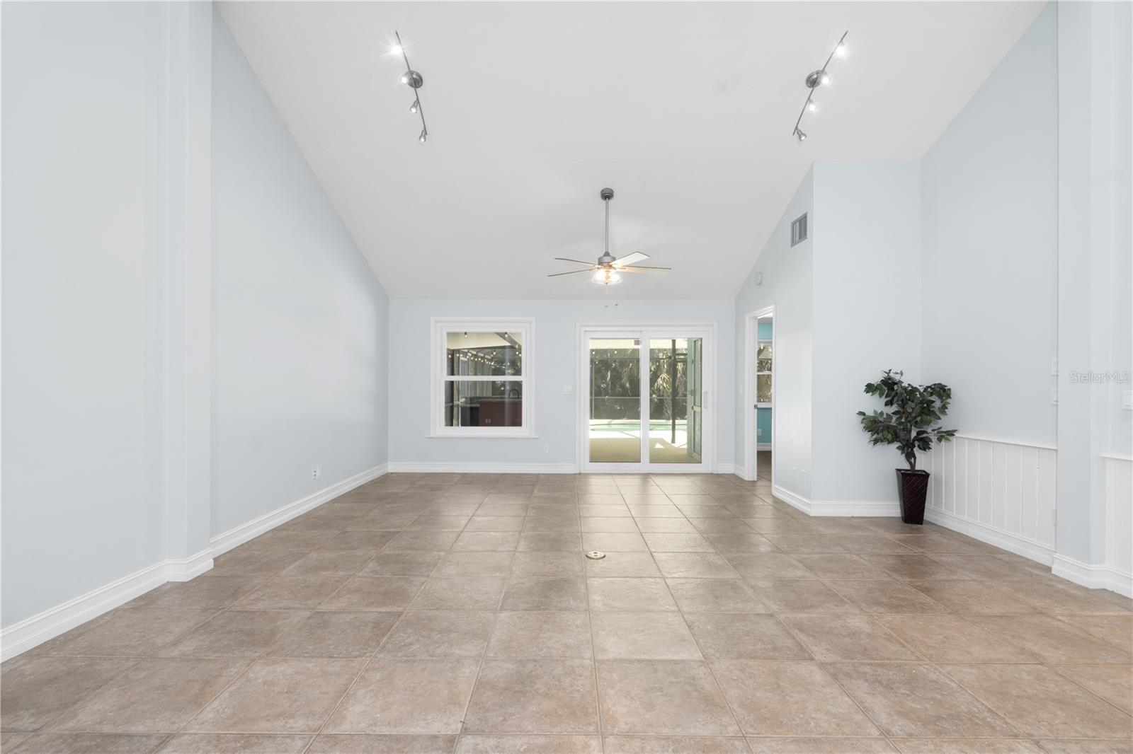 Image 14 of 37 For 3915 Meadow Creek Drive
