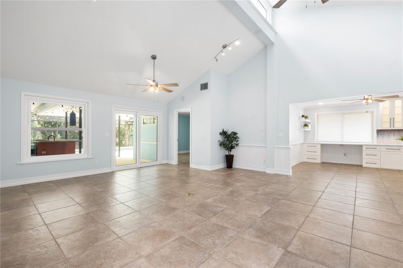 Image 15 of 37 For 3915 Meadow Creek Drive