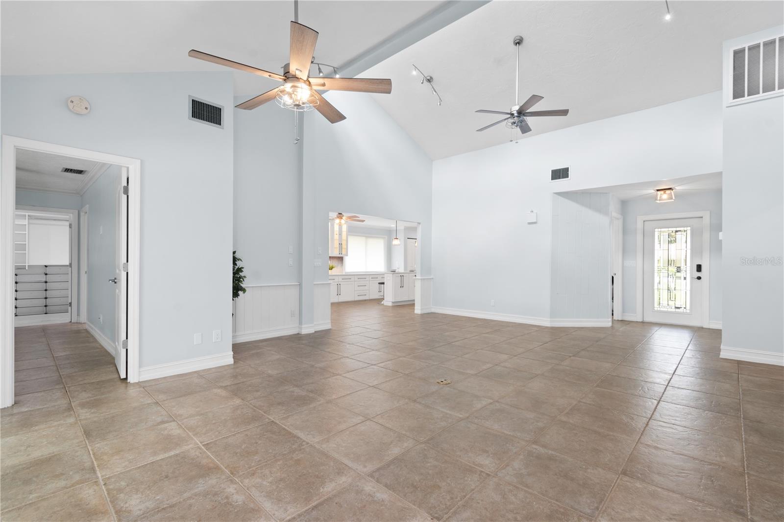 Image 16 of 37 For 3915 Meadow Creek Drive