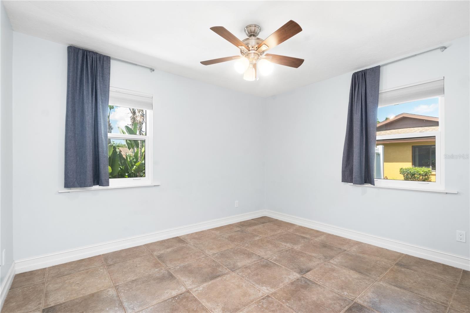 Image 17 of 37 For 3915 Meadow Creek Drive