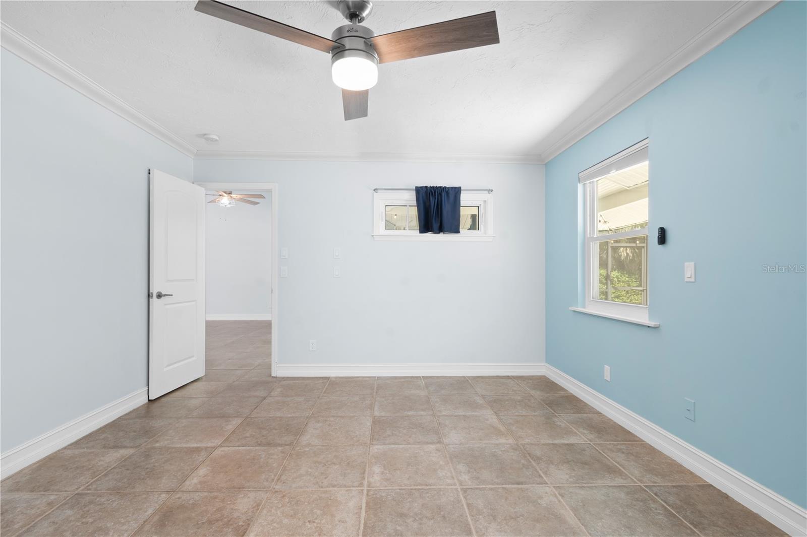 Image 27 of 37 For 3915 Meadow Creek Drive