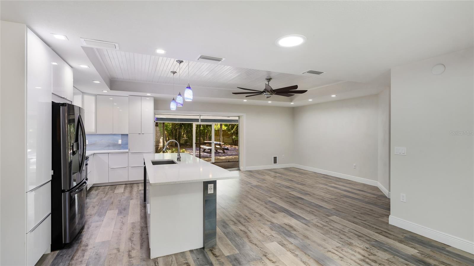 Image 8 of 30 For 3525 Riviera Drive