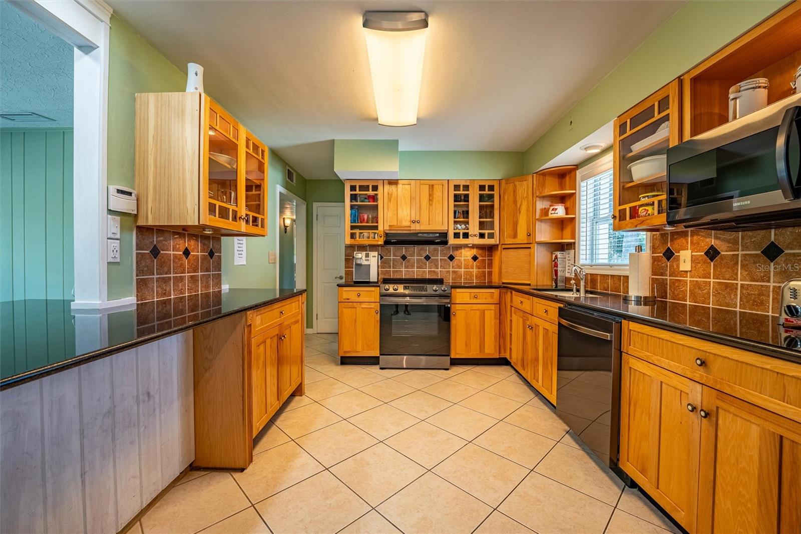 Image 31 of 62 For 5311 36th Avenue E