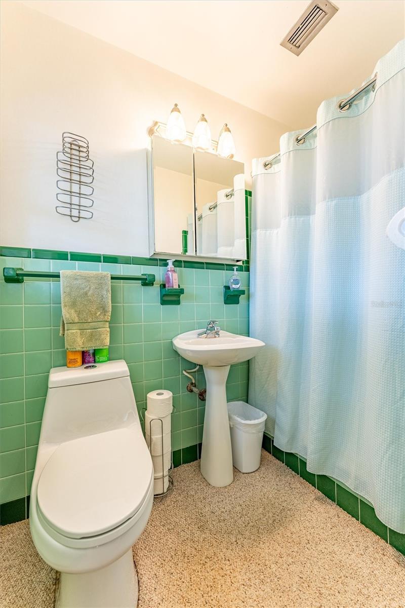Image 44 of 62 For 5311 36th Avenue E