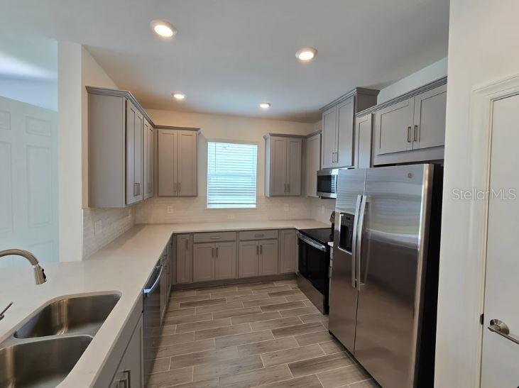 Image 7 of 48 For 16048 Ivy Ridge Court