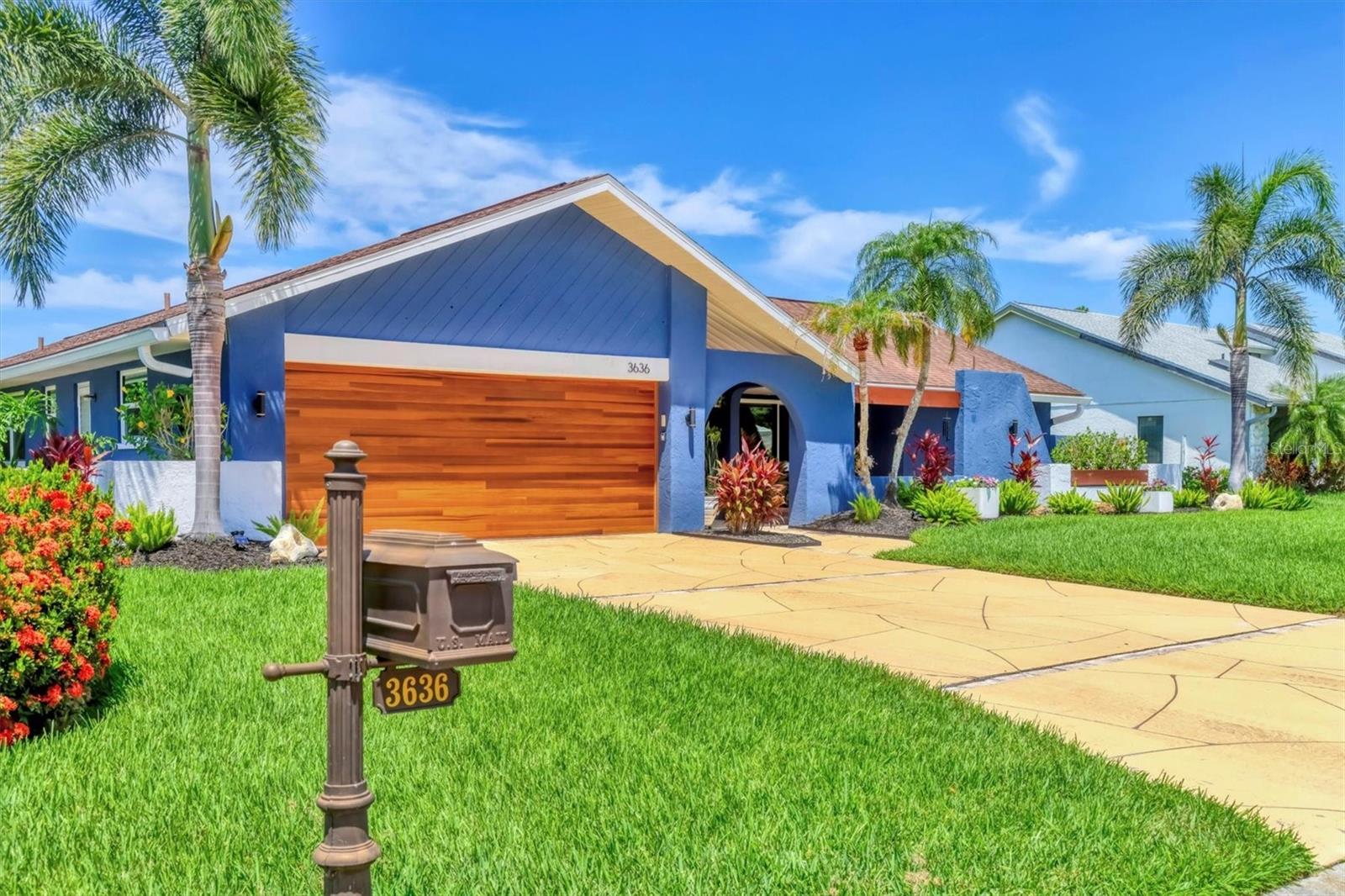 Image 4 of 58 For 3636 Torrey Pines Boulevard