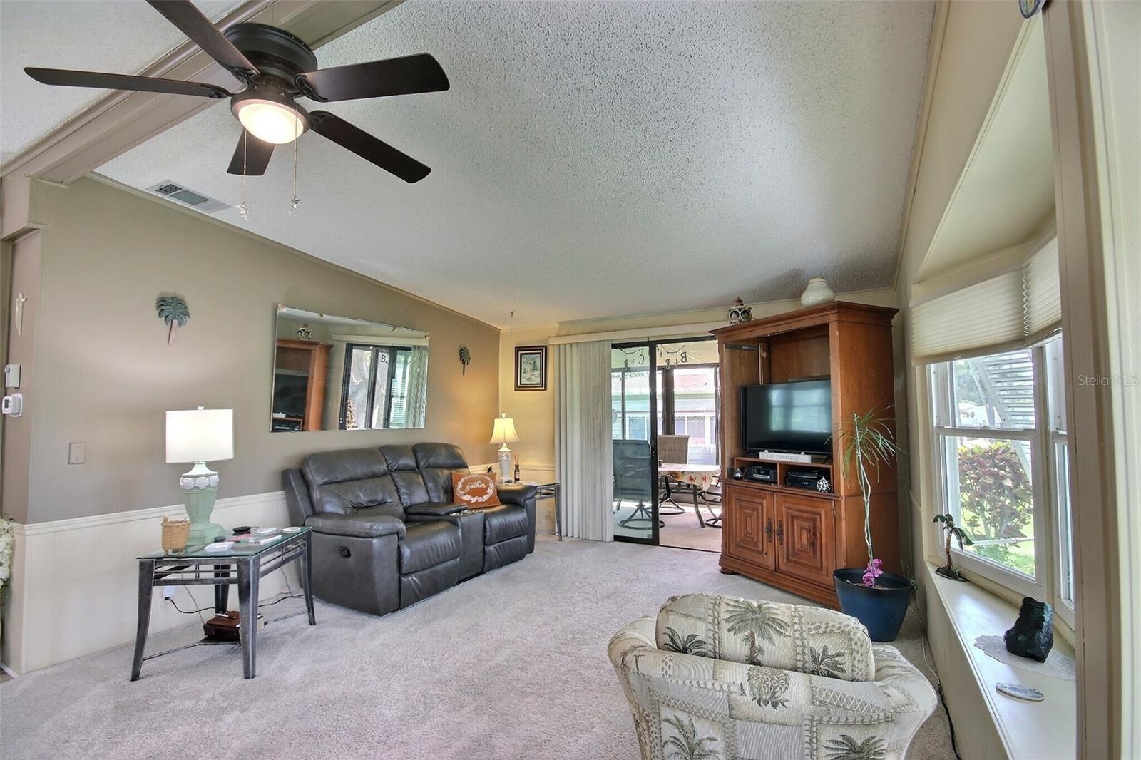 Image 4 of 46 For 85 Meadow Cir