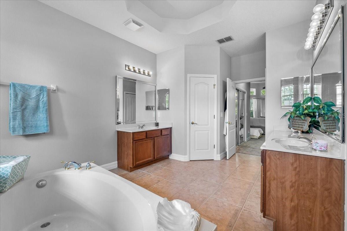 Image 22 of 54 For 4013 Greystone Drive