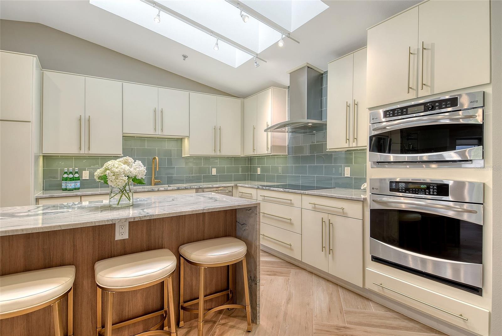 Image 12 of 60 For 2103 Harbourside Drive 1102