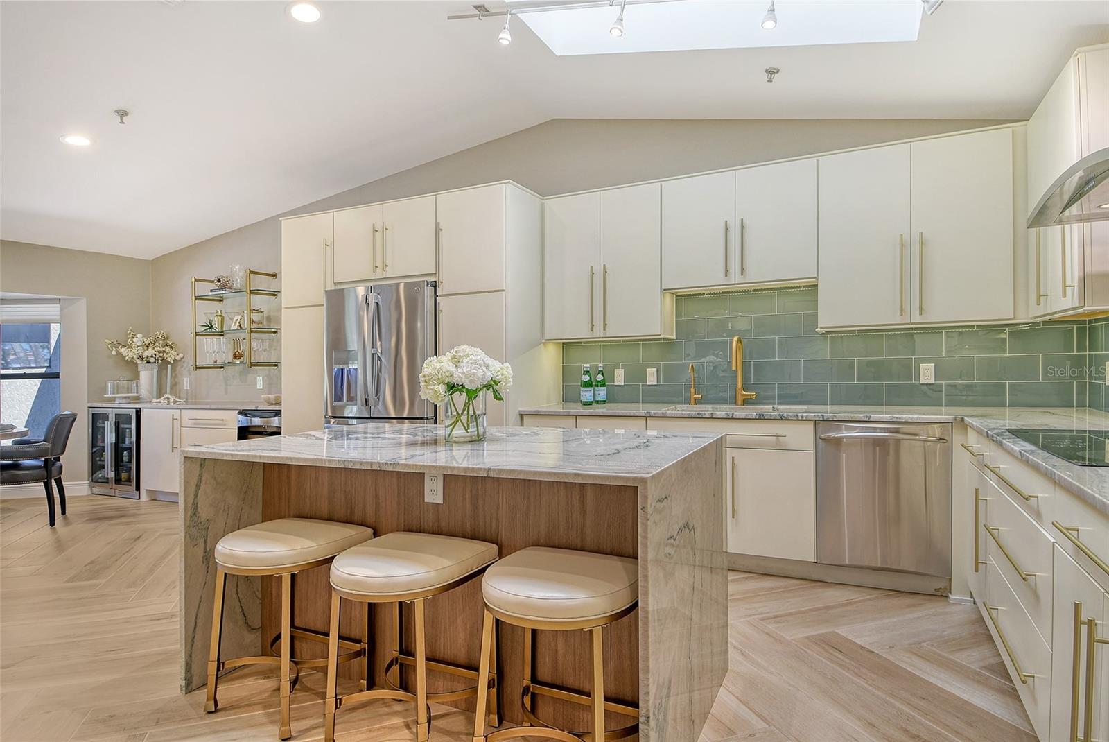 Image 13 of 60 For 2103 Harbourside Drive 1102