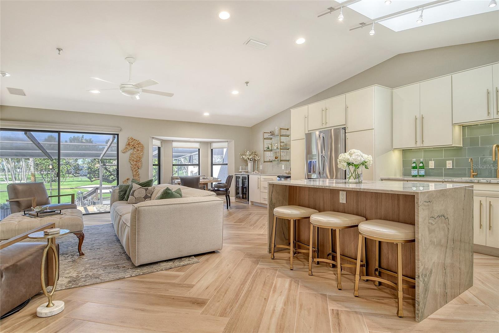 Image 17 of 60 For 2103 Harbourside Drive 1102