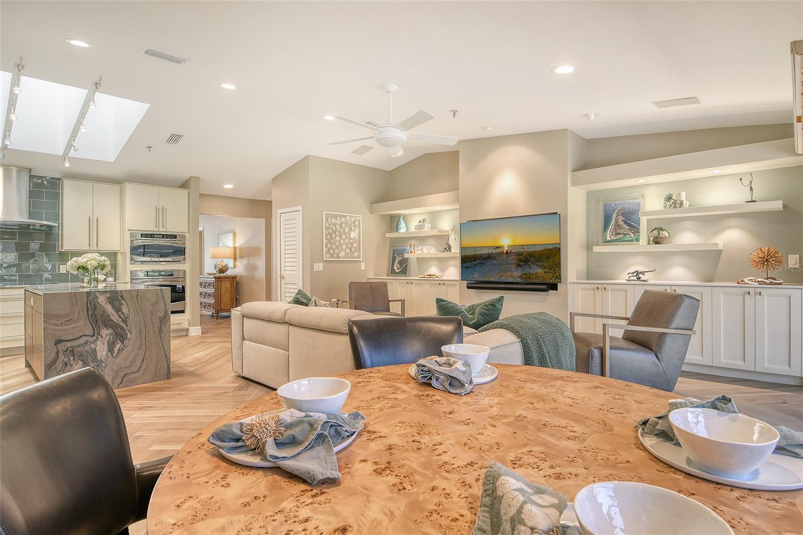 Image 19 of 60 For 2103 Harbourside Drive 1102