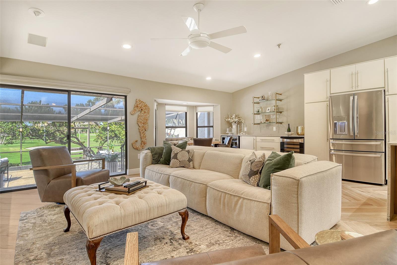 Image 21 of 60 For 2103 Harbourside Drive 1102