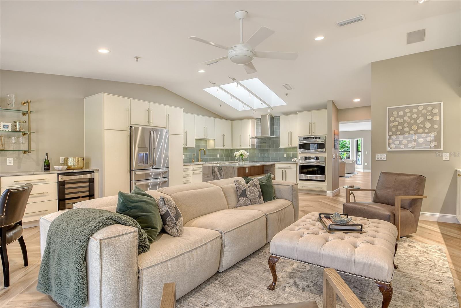 Image 22 of 60 For 2103 Harbourside Drive 1102