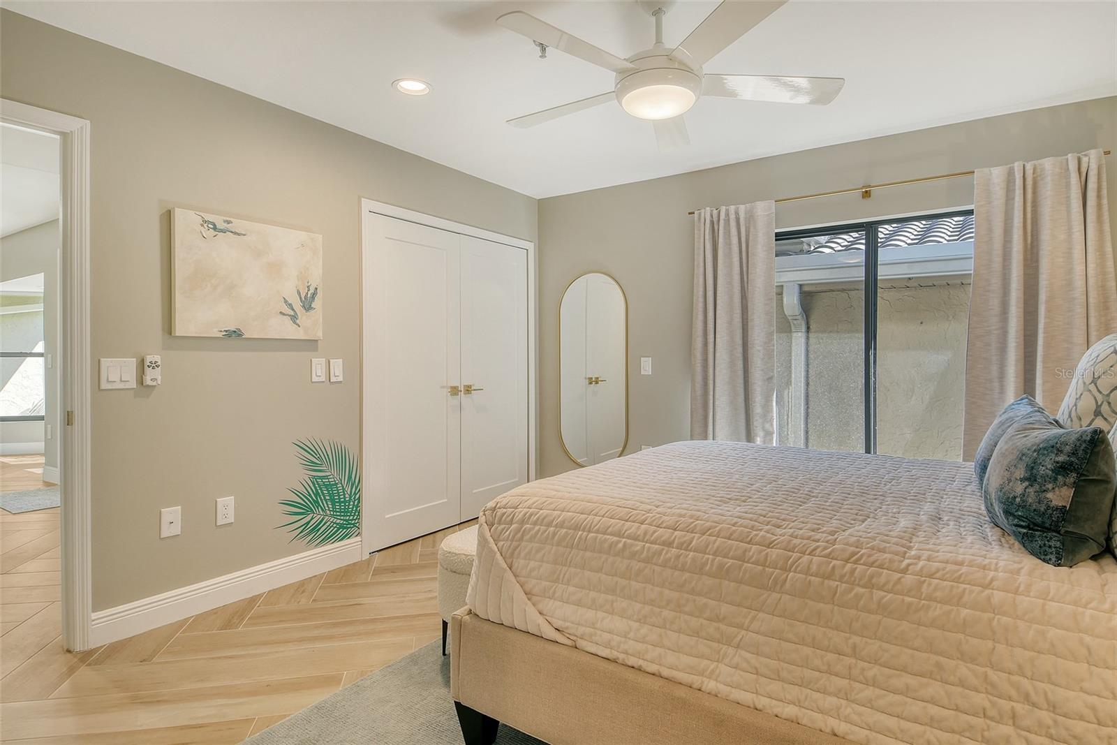 Image 29 of 60 For 2103 Harbourside Drive 1102