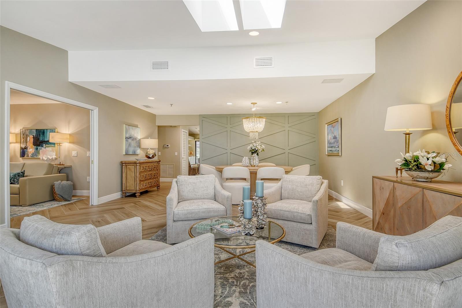Image 6 of 60 For 2103 Harbourside Drive 1102